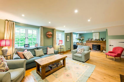 2 acres of House with Land for sale in Ashampstead