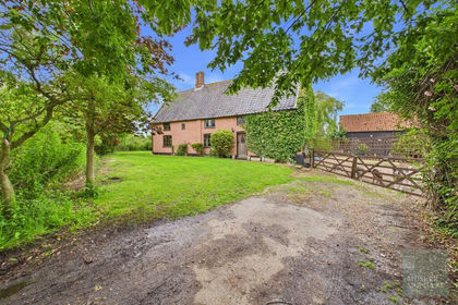 6.1 acres of Farmhouse for sale in Bedingham