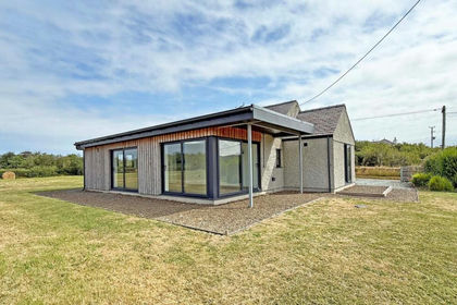 1.4 acres of Cottage for sale in Rhosybol