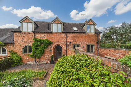 Barn Conversion for sale in Rolleston on Dove