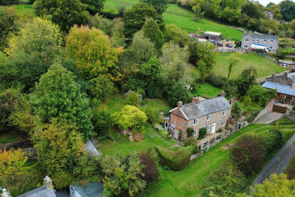 1.5 acres of Cottage for sale in Awre