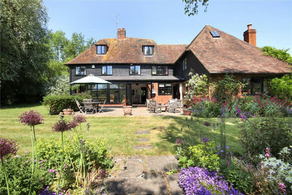 3.1 acres of Farmhouse for sale in Boughton Malherbe