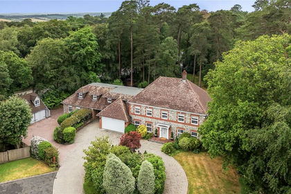 1 acre of House with Land for sale in Ewshot
