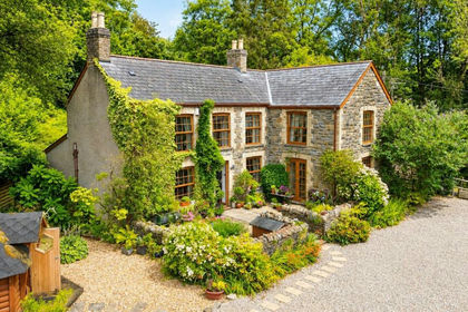 2 acres of House with Land for sale in Llantrisant