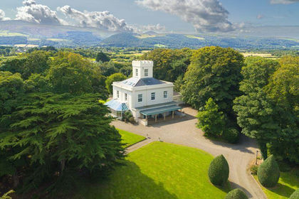 42.3 acres of Country Estate for sale in