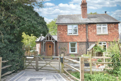 3 acres of Cottage for sale in Horley