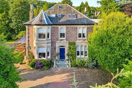 1 acre of House with Land for sale in Stirling and Strathallan
