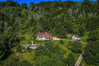 25 acres of House with Land for sale in Froxfield and Privett