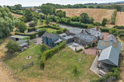 1 acre of House with Land for sale in Stoke Lacy