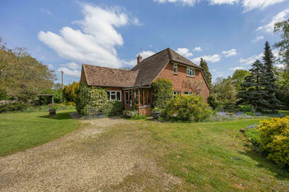 1.1 acres of House with Land for sale in Stanford in the Vale