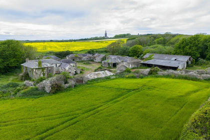 6.5 acres of Farmhouse for sale in Stackpole and Castlemartin
