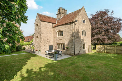 1.3 acres of House with Land for sale in Pucklechurch