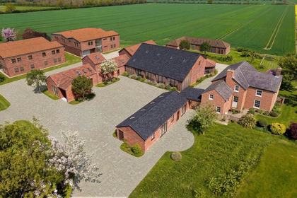 Barn Conversion for sale in Long Marston