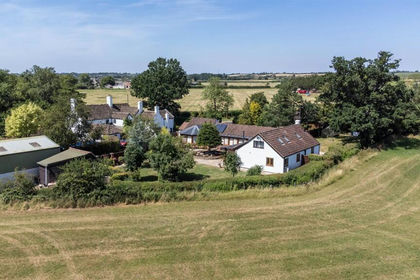 Barn Conversion for sale in Dauntsey