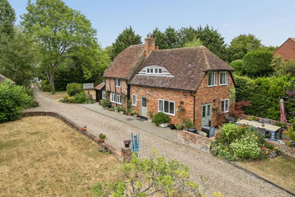 2.5 acres of House with Land for sale in Ivinghoe