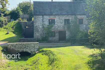 1.5 acres of Land for sale in Llanbadoc