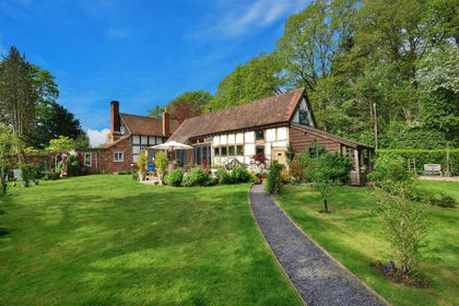 2.5 acres of Cottage for sale in Pixley