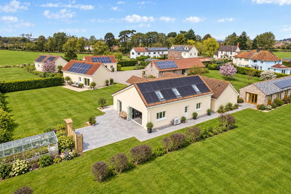 3 acres of House with Land for sale in Pill and Easton-in-Gordano