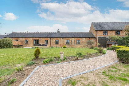 Barn Conversion for sale in Grandborough