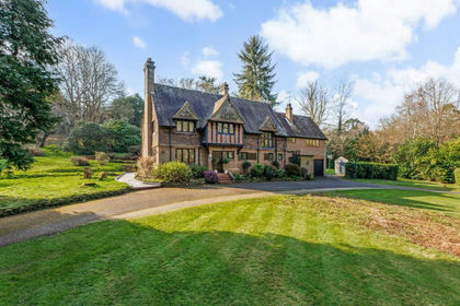 1.7 acres of House with Land for sale in Churt