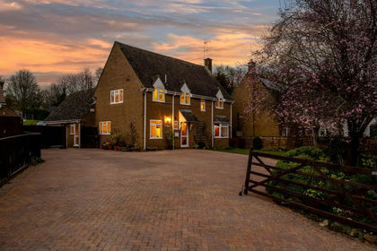 1.2 acres of House with Land for sale in Finmere
