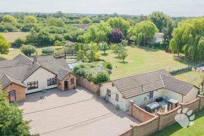 1.2 acres of House with Land for sale in Wickford
