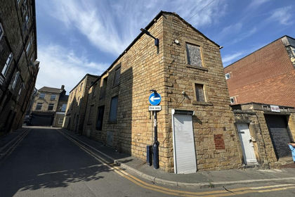 Warehouse for sale in Dewsbury and Batley