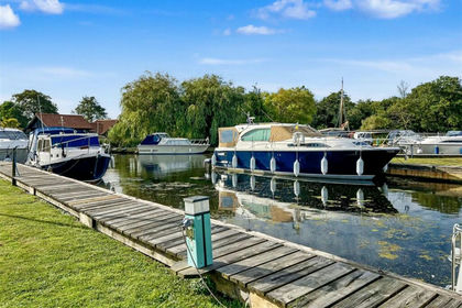 Dock for sale in Horning
