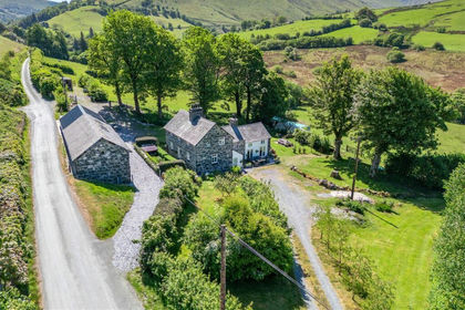 18.4 acres of Farmhouse for sale in Llanuwchllyn