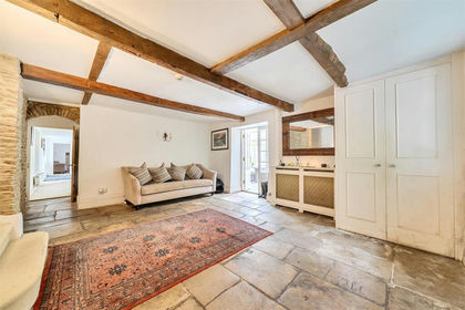 1 acre of Farmhouse for sale in Kingston Bagpuize with Southmoor