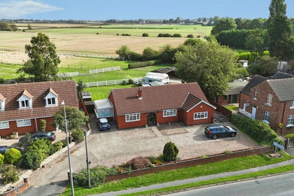 2 acres of Equestrian property for sale in Thorngumbald