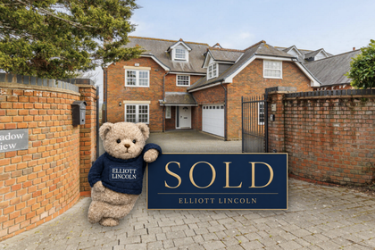 3.9 acres of House with Land for sale in Newport and Carisbrooke