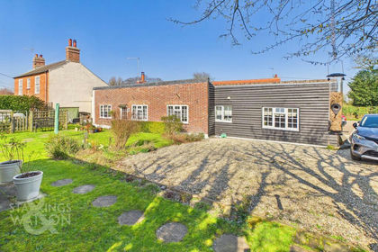 Cottage for sale in Upton with Fishley