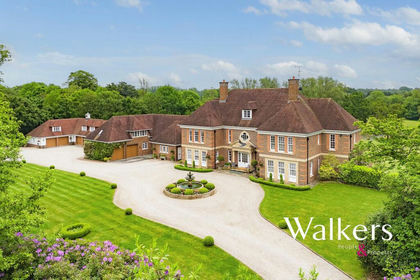 9.3 acres of Country Home for sale in Ingatestone and Fryerning