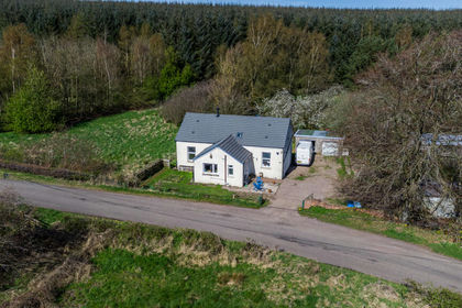 1 acre of Cottage for sale in Hamilton and Clyde Valley