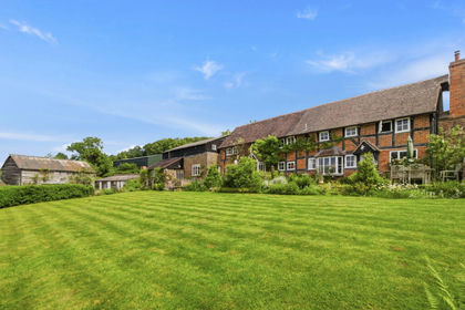 5 acres of Farmhouse for sale in Bosbury