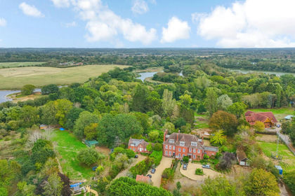 1 acre of House with Land for sale in Woodley