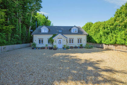 1 acre of House with Land for sale in Wisbech St. Mary
