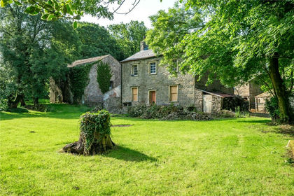 6 acres of Farmhouse for sale in Caton-with-Littledale