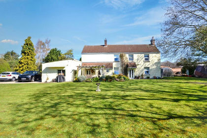2 acres of Farmhouse for sale in Sandhurst