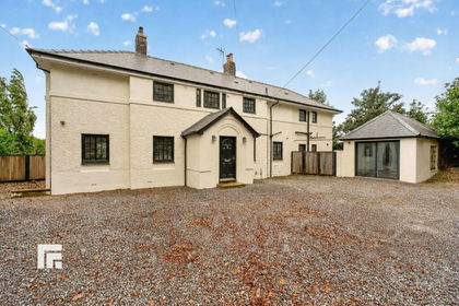 2.5 acres of House with Land for sale in St. Nicholas and Bonvilston