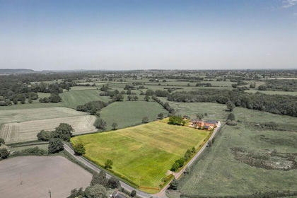 5.8 acres of Farmhouse for sale in Marbury and District