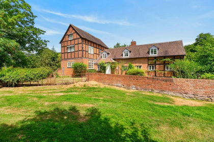 6.8 acres of Country Home for sale in Aylton