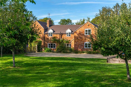 1 acre of House with Land for sale in Childswickham