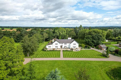 2.3 acres of House with Land for sale in Hargrave and Huxley