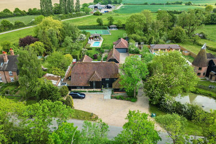 1.1 acres of Barn Conversion for sale in Marden