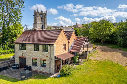 2 acres of House with Land for sale in Colsterworth
