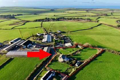 1.6 acres of Farmhouse for sale in Davidstow