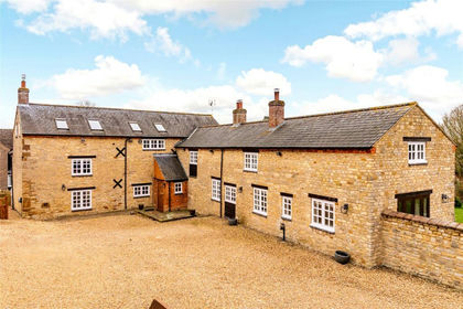 2.3 acres of Farmhouse for sale in Stoke Bruerne