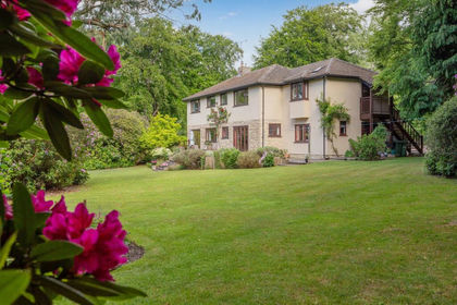 12 acres of House with Land for sale in Rotherfield Peppard